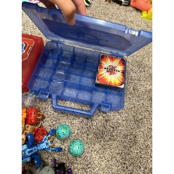 Large Lot Of 28 Bakugan Toys With Case And Some Cards - Picture 5 of 5